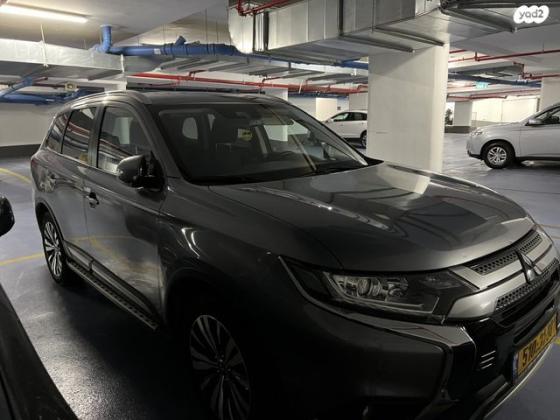 מיצובישי אאוטלנדר Instyle אוט' 7 מק' 2.0 (150 כ"ס) בנזין 2018 למכירה בתל אביב יפו