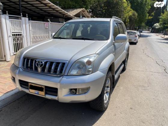 טויוטה לנד קרוזר ארוך 4X4 Luxury אוט' דיזל 8 מק' 3.0 (166 כ''ס) דיזל 2003 למכירה בכפר סבא