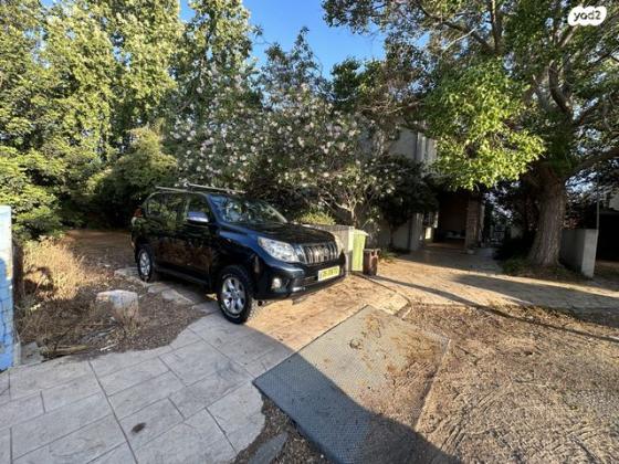 טויוטה לנד קרוזר ארוך 4X4 Select אוט' דיזל 7 מק' 3.0 (173 כ''ס) דיזל 2010 למכירה בהדר עם