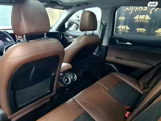 אלפא רומיאו סטלויו 4X4 Milano אוט' 2.0 (200 כ''ס) בנזין 2018 למכירה בראשון לציון