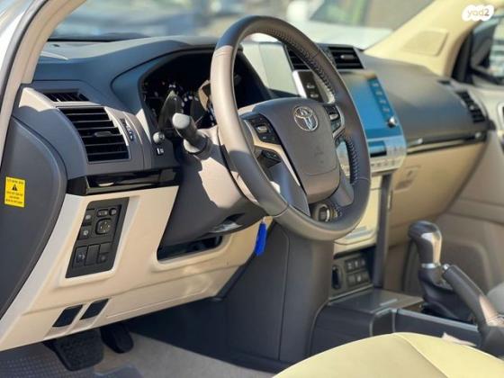 טויוטה לנד קרוזר קצר 4X4 Luxury SWB אוט' 3 דלתות דיזל 2.8 (204 כ''ס) דיזל 2022 למכירה בריינה