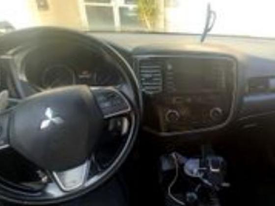 מיצובישי אאוטלנדר Premium אוט' 7 מק' 2.0 (150 כ''ס) בנזין 2016 למכירה בירושלים