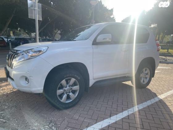 טויוטה לנד קרוזר קצר 4X4 Luxury אוט' דיזל 3.0 (190 כ''ס) דיזל 2015 למכירה במזכרת בתיה