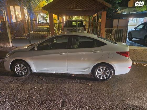 יונדאי i25 Inspire אוט' 1.4 (109 כ''ס) בנזין 2011 למכירה בקדרון