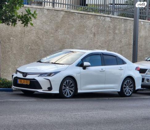טויוטה קורולה הייבריד Limited סדאן אוט' 1.8 (98 כ''ס) בנזין 2020 למכירה בכפר סבא