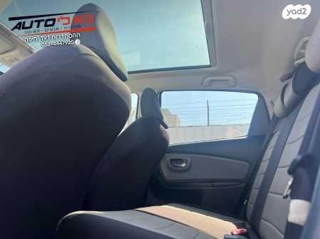 טויוטה יאריס Sky אוט' 1.3 (99 כ"ס) בנזין 2016 למכירה בחיפה