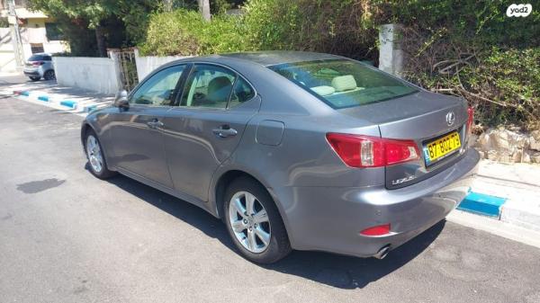 לקסוס IS250 Executive אוט' 2.5 (208 כ"ס) בנזין 2013 למכירה ברמת גן