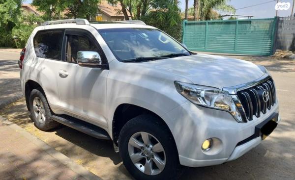 טויוטה לנד קרוזר קצר 4X4 Luxury אוט' דיזל 2.8 (177 כ"ס) דיזל 2017 למכירה בכפר שמואל