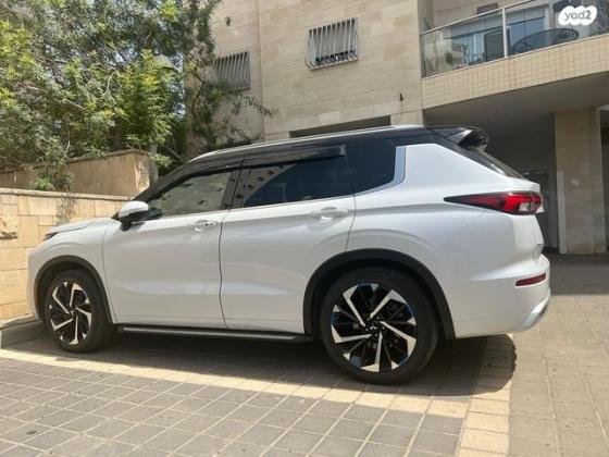 מיצובישי אאוטלנדר Luxury TTH אוט' 7 מק' 2.5 (181 כ"ס) בנזין 2022 למכירה בחולון