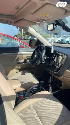 מיצובישי אאוטלנדר Instyle אוט' 7 מק' 2.0 (150 כ"ס) בנזין 2017 למכירה בחיפה