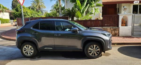 טויוטה יאריס קרוס HSD Urban אוט' 1.5 (92 כ''ס) בנזין 2022 למכירה ברמת גן