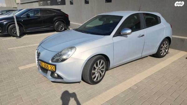 אלפא רומיאו ג'ולייטה Competizione ידני 1.4 (120 כ"ס) בנזין 2014 למכירה בבאר שבע