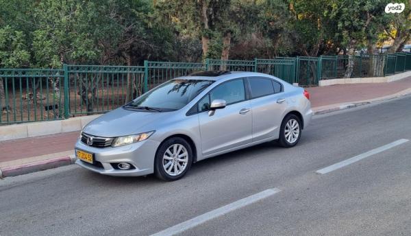 הונדה סיוויק סדאן החדשה Executive אוט' 1.8 (142 כ"ס) בנזין 2013 למכירה בחיפה