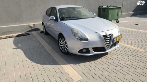 אלפא רומיאו ג'ולייטה Competizione ידני 1.4 (120 כ"ס) בנזין 2014 למכירה בבאר שבע