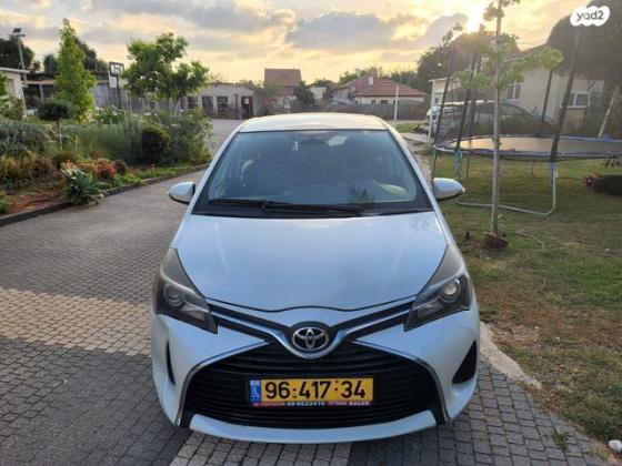 טויוטה יאריס Style אוט' 1.3 (99 כ"ס) בנזין 2015 למכירה במישר