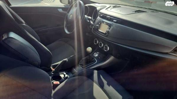 אלפא רומיאו ג'ולייטה Competizione ידני 1.4 (120 כ"ס) בנזין 2014 למכירה בבאר שבע