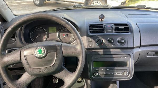 סקודה פאביה Ambiente ידני 1.4 (86 כ''ס) בנזין 2011 למכירה בכפר סבא