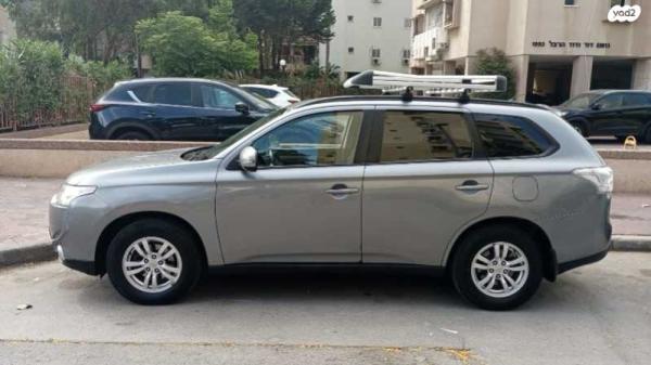 מיצובישי אאוטלנדר Instyle אוט' 7 מק' 2.0 (150 כ"ס) בנזין 2013 למכירה בחולון