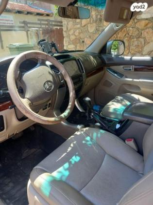 טויוטה לנד קרוזר ארוך 4X4 Luxury אוט' דיזל 8 מק' 3.0 (166 כ''ס) דיזל 2005 למכירה במטע