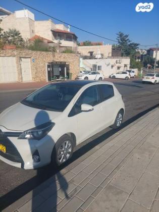 טויוטה יאריס Sky אוט' 1.3 (99 כ"ס) בנזין 2015 למכירה במבשרת ציון