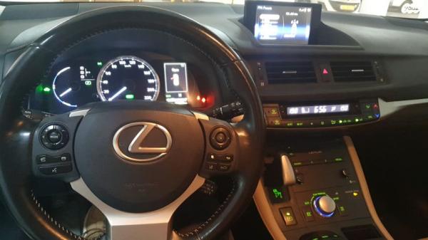לקסוס CT200H Executive הייבריד אוט' 1.8 (99 כ''ס) בנזין 2018 למכירה בתל אביב יפו