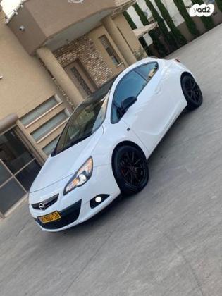 אופל אסטרה GTC Sport קופה אוט' 1.4 (140 כ"ס) בנזין 2014 למכירה בג'דידה מכר