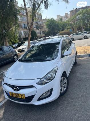 יונדאי i30 Inspire סטיישן אוט' 1.6 (135 כ"ס) בנזין 2014 למכירה ברמת השרון