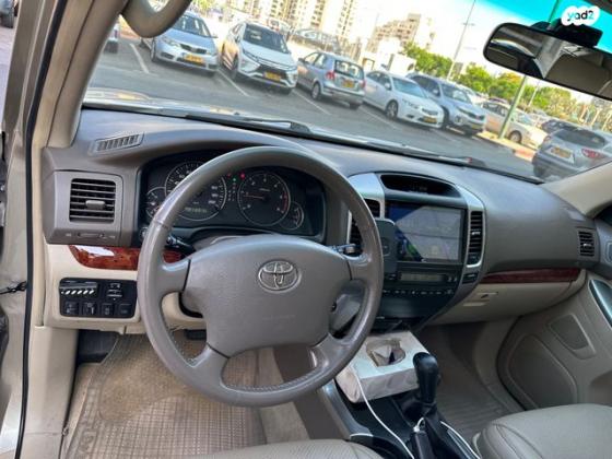 טויוטה לנד קרוזר ארוך 4X4 Luxury אוט' דיזל 8 מק' 3.0 (166 כ''ס) דיזל 2006 למכירה בפתח תקווה
