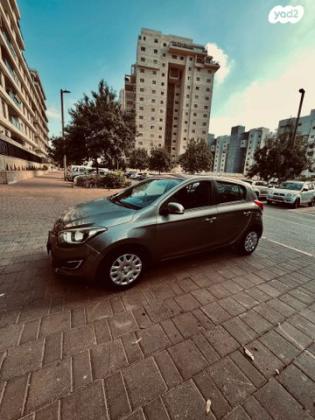 יונדאי i20 Insight ידני 1.2 (85 כ"ס) בנזין 2013 למכירה בהרצליה