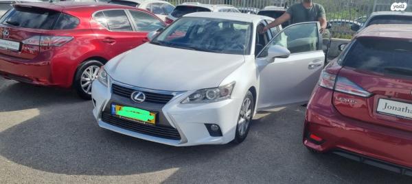 לקסוס CT200H Luxury הייבריד אוט' 1.8 (99 כ"ס) בנזין 2015 למכירה בעפולה