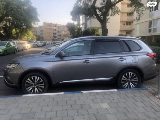 מיצובישי אאוטלנדר Instyle אוט' 7 מק' 2.0 (150 כ"ס) בנזין 2018 למכירה ברמת גן
