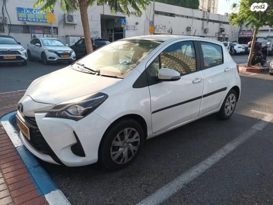 טויוטה יאריס הייבריד Style אוט' 1.5 (73 כ"ס) בנזין 2018 למכירה בתל אביב יפו