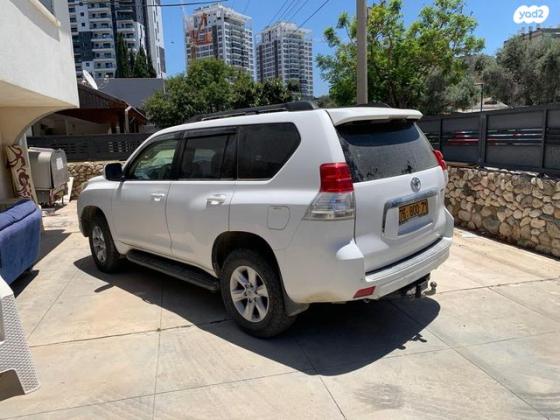 טויוטה לנד קרוזר ארוך 4X4 Select אוט' דיזל 7 מק' 3.0 (173 כ''ס) דיזל 2010 למכירה ביבנה
