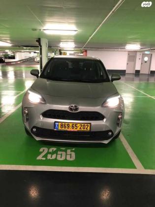 טויוטה יאריס קרוס Sky אוט' 1.5 (125 כ''ס) בנזין 2022 למכירה באור יהודה