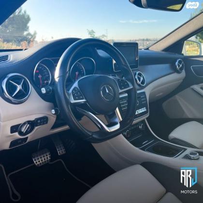 מרצדס GLA GLA200 AMG אוט' 1.6 (156 כ''ס) בנזין 2017 למכירה בחולון
