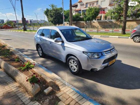 מיצובישי אאוטלנדר Instyle אוט' 7 מק' 2.0 (150 כ"ס) בנזין 2015 למכירה באור יהודה