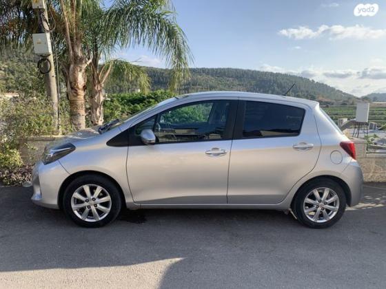 טויוטה יאריס Sky אוט' 1.3 (99 כ"ס) בנזין 2016 למכירה בירושלים