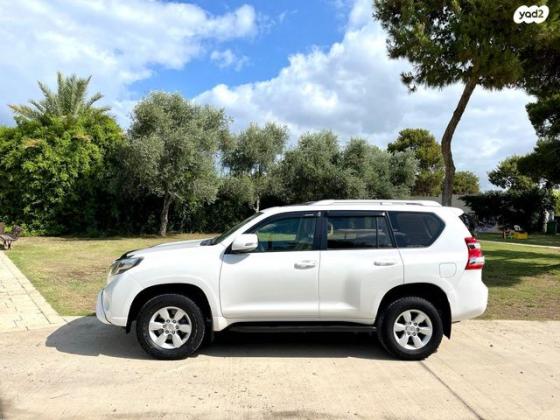 טויוטה לנד קרוזר ארוך 4X4 Luxury 5 אוט' דיזל 5 מק' 2.8 (177 כ"ס) דיזל 2016 למכירה בתל אביב יפו