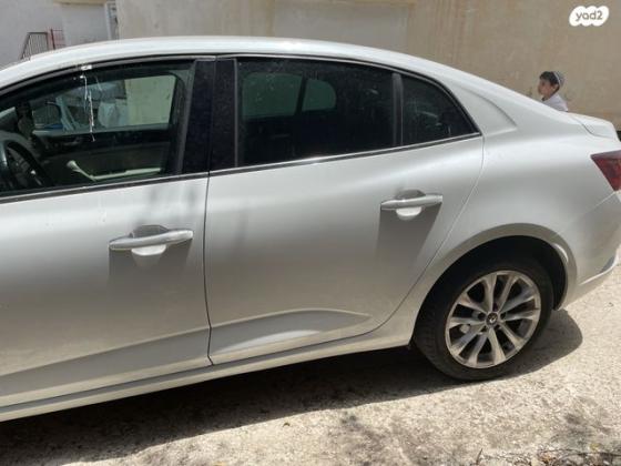 רנו מגאן גראנד קופה Intense אוט' דיזל 1.5 (110 כ"ס) דיזל 2018 למכירה במגדל