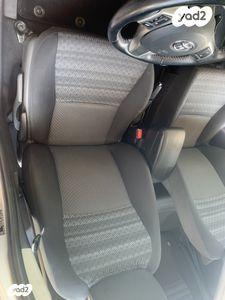 טויוטה יאריס Sky אוט' 1.3 (99 כ"ס) בנזין 2016 למכירה בירושלים