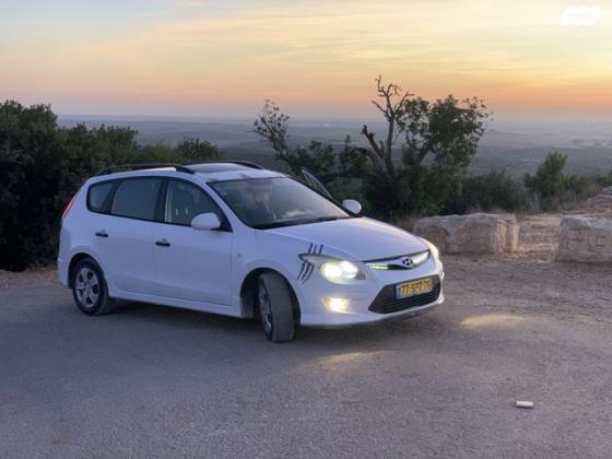 יונדאי i30CW Inspire סטיישן אוט' 1.6 (126 כ''ס) בנזין 2012 למכירה בנחושה
