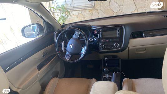 מיצובישי אאוטלנדר Premium אוט' 7 מק' 2.0 (150 כ''ס) בנזין 2016 למכירה בנצרת