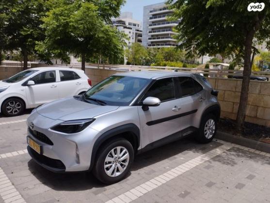 טויוטה יאריס קרוס Urban אוט' 1.5 (125 כ''ס) בנזין 2023 למכירה בנתניה