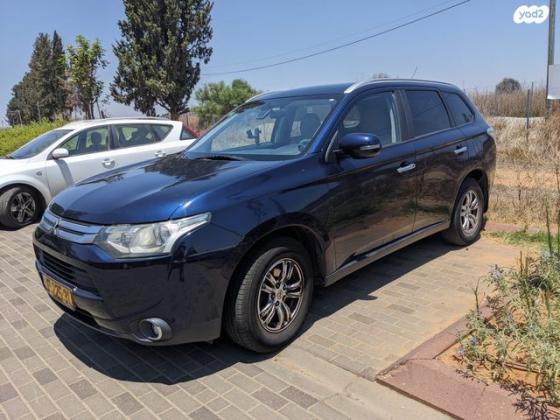 מיצובישי אאוטלנדר Instyle אוט' 7 מק' 2.0 (150 כ"ס) בנזין 2014 למכירה בכפר סבא
