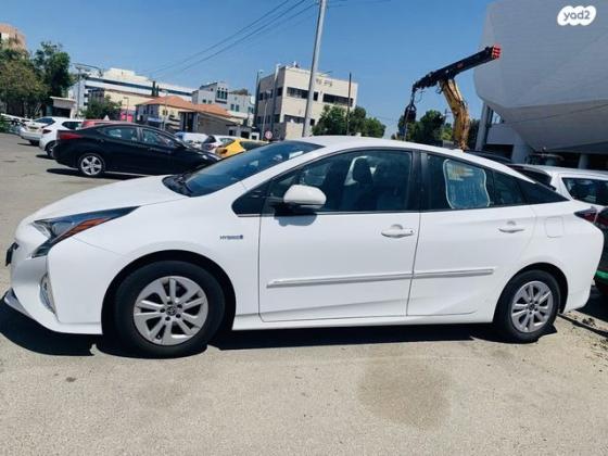 טויוטה פריוס Comfort TSS הייבריד אוט' 1.8 (98 כ''ס) בנזין 2018 למכירה בתל אביב יפו