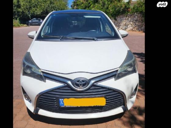 טויוטה יאריס Sky אוט' 1.3 (99 כ"ס) בנזין 2015 למכירה בנהריה