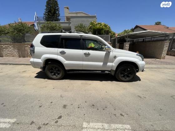 טויוטה לנד קרוזר ארוך 4X4 Luxury אוט' דיזל 8 מק' 3.0 (166 כ''ס) דיזל 2005 למכירה במיתר u002F כרמית