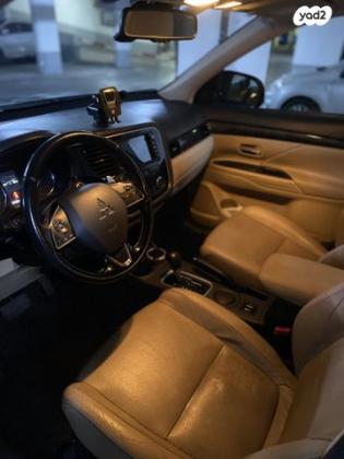 מיצובישי אאוטלנדר Premium אוט' 7 מק' 2.0 (150 כ''ס) בנזין 2016 למכירה בראש העין