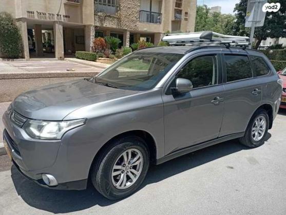מיצובישי אאוטלנדר Instyle אוט' 7 מק' 2.0 (150 כ"ס) בנזין 2013 למכירה בחולון