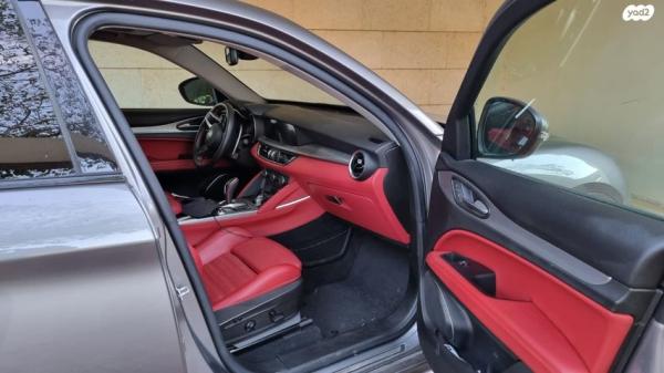 אלפא רומיאו סטלויו 4X4 Veloce AWD אוט' 2.0 (280 כ''ס) בנזין 2020 למכירה ברעננה